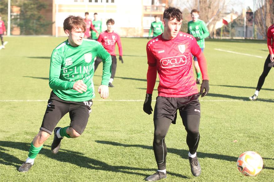 Lukas Stahleder (l.) und der ASKÖ Klingenbach verloren beim SC Sopron mit 0:4