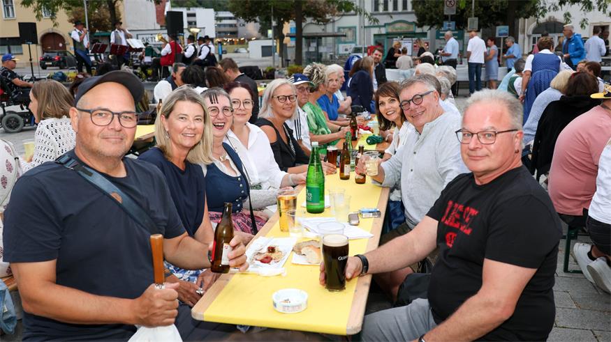 Grillparty vor der Haydnkirche
