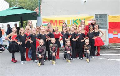 MBUKV-Obfrau Liza Hausmann-Farkas freute sich, dass auch die Colourful Dancers mit Celine Weiss mehrere Tanzbeiträge zum Programm beisteuerten.