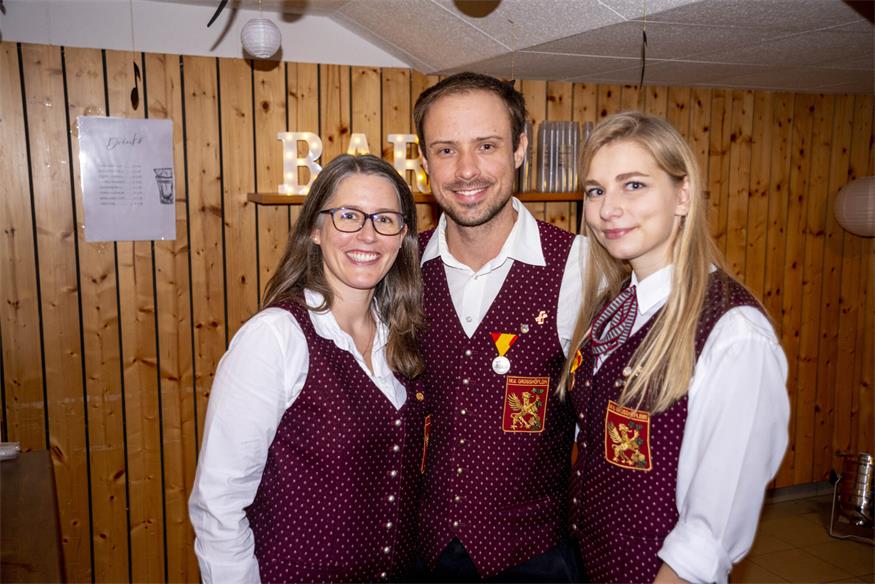 Magdalena, Horst und Babsi kümmerten sich darum, dass den Gästen die Gurgel nicht verrost'. Prost!