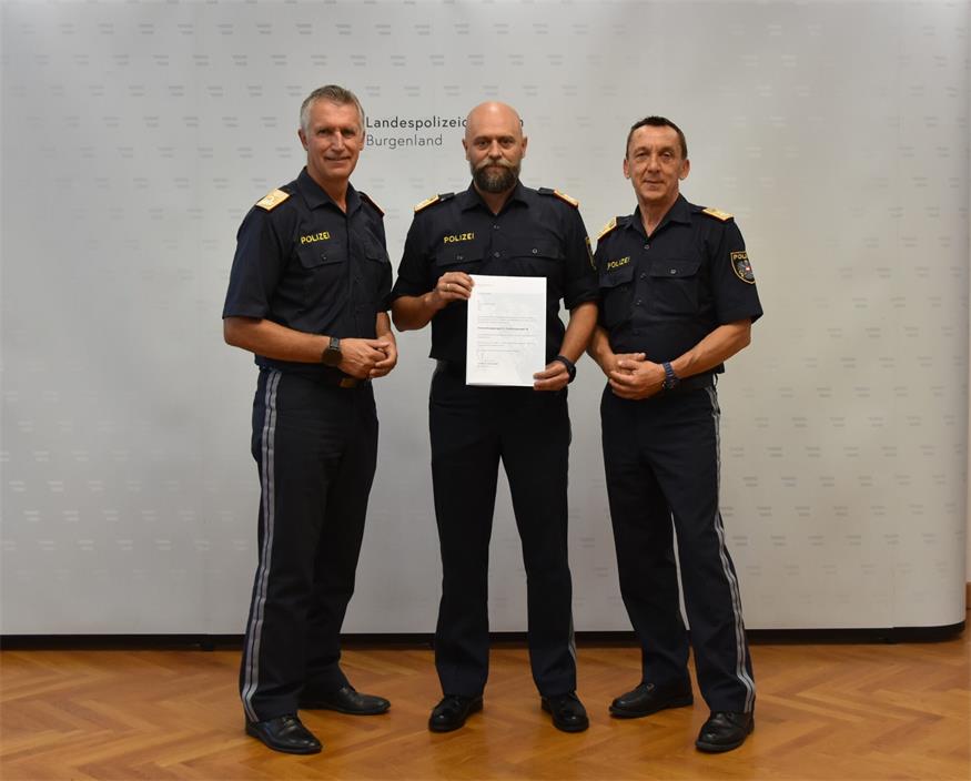 Manfred Schreiner übernahm den Posten als stellvertretender Landespolizeidirektor und folgte damit auf Werner Fasching. Landespolizeidirektor Martin Huber  und der stellvertretende Landespolizeidirektor Christian Wukitsch gratulierten.