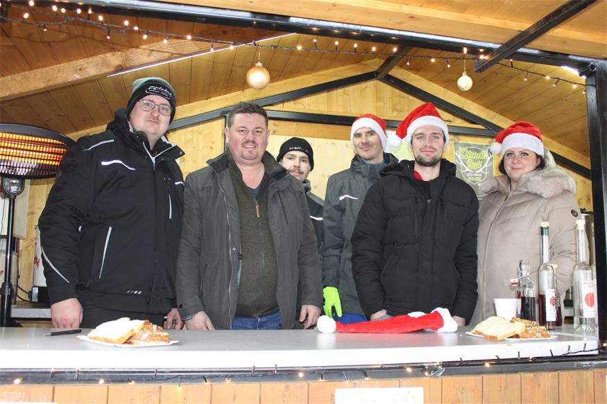 Manuel Maurer, Tristan Reiter, Stefan Popp, Luc Katona und Marion Tranegger konnten auch Bürgermeister Michael Kefeder (2.v.l.) in ihrer Runde begrüßen.