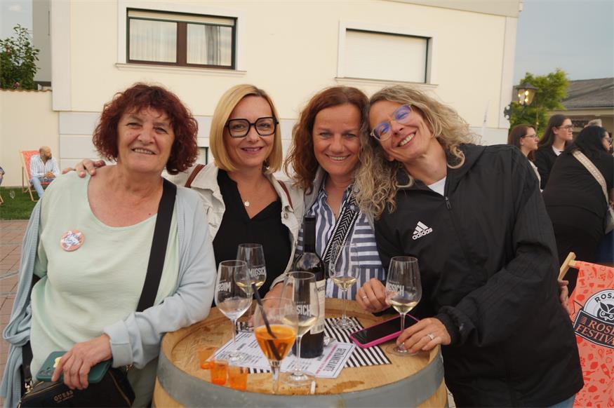 Manuela Streicher, Sabine Fröch, Tanja Käszner und Pia Grandits ließen sich die Rosalia-Party nicht entgehen.