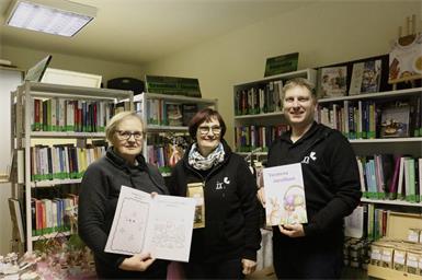 Maria Beidinger, Iren Buczolich und Michael Hirschler bei der Eröffung des Ostermarkts.