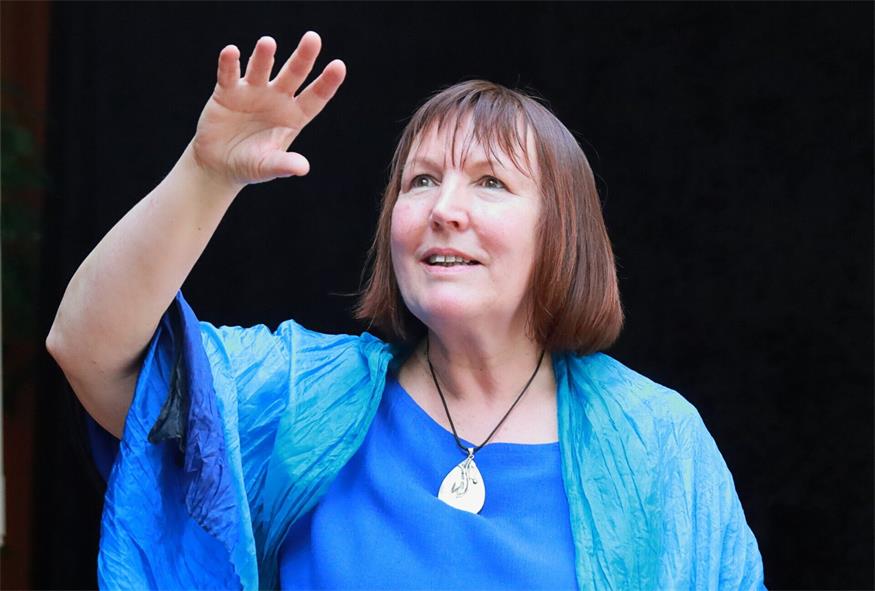 Marianne Lembacher ist Märchenerzählerin und diplomierte Leiterin für „Jeux Dramatiques“.