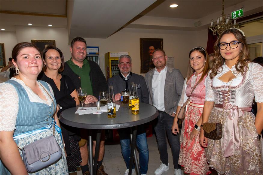 O'zapft war's beim Bockbieranstich des Sportvereins