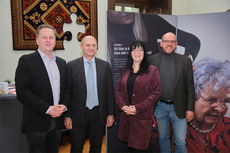 Mario Jaksch, Bezirksparteiobmann FPÖ Neusiedl, Mag. Anton Hörting, Abteilungsleiter – Bundesministerium für Arbeit, Soziales, Gesundheit, Pflege und Konsumentenschutz, Gerlinde Hochhauser, Vorsitzende Pro Senectute und Bürgermeister Johannes Hornek