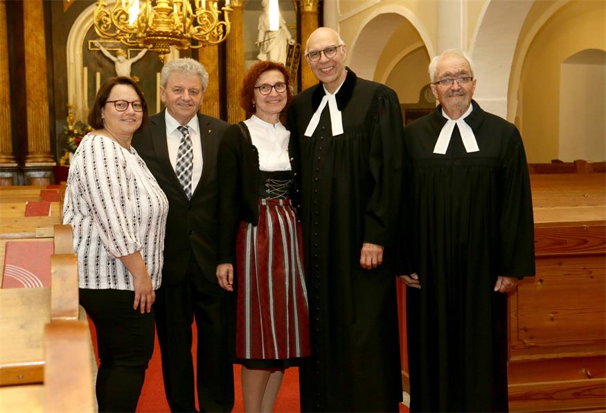 Marion Neubauer, Kurator Herbert Glatz, Karin und Gerhard Harkam und Manfred Koch. 