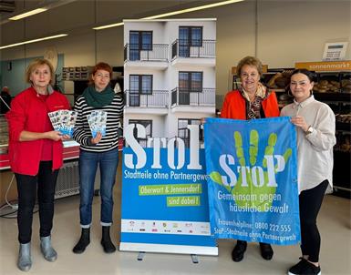 Marktleiterin Angelika Seldte, Jessica Rohrmoser, Verena Dunst Präsidentin der Volkshilfe Burgenland und Jennifer Watzdorf setzten ein starkes Zeichen.