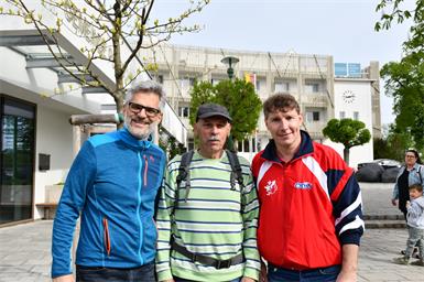 Markus Bröderer, Helmut Zündel und Naturfreunde-Obmann Thomas Prets bei der Osterwanderung in Pöttsching.