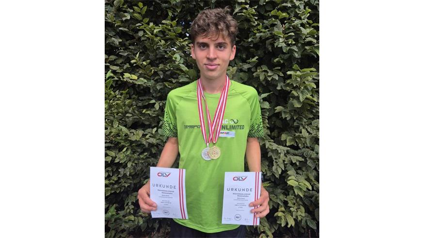 Markus Hauser holte sich bei den Österreichischen Meisterschaften der U20 in Villach Gold über 5.000 und Silber über 1.500 Meter. 