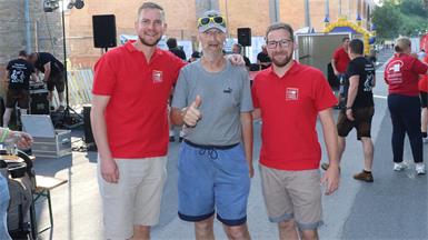 Markus Theiler und Stadtrat Martin Aufner gemeinsam mit Manfred „Hugo“ Reinberger freuten sich auf ein tolles Brückenfest 2025. 