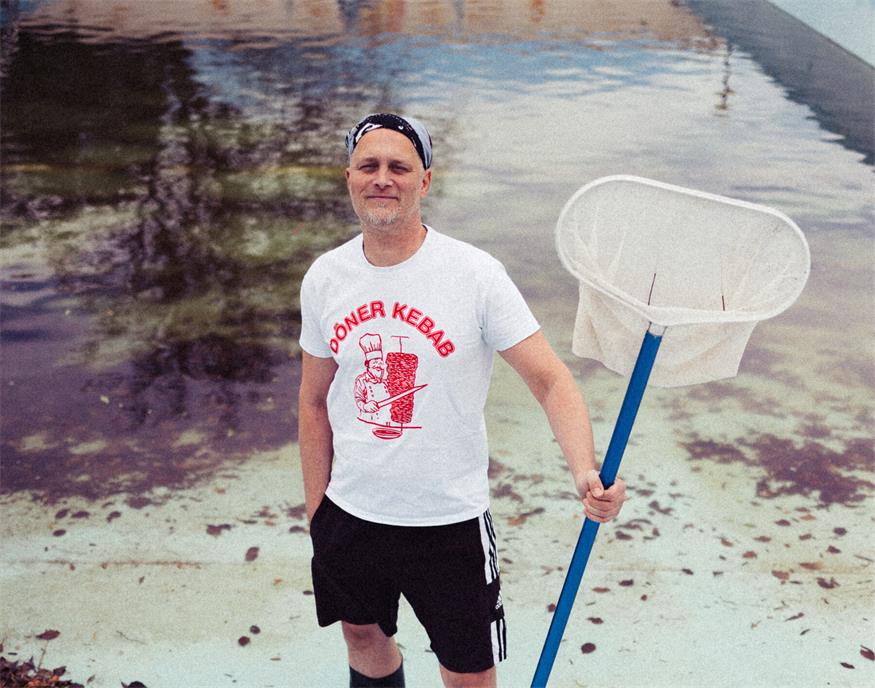 Markus Winkler ist Da Winkla - und diesen Sommer ist er auch unser aller „Pool Boy“.
