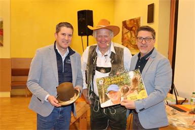 Martinivereins-Obmann Hannes Thiesz und Bürgermeister Jürgen Karall freuten sich, dass Helmut Pichler wieder in Markt St. Martin zu Gast war.