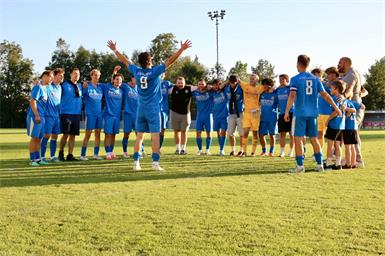 Matchwinner David Gallei (9) läutete die Feierstunde am Sonntagabend in Lackenbach ein. 