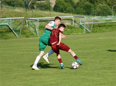 Matej Skreptak (am Ball) zeigte sich gegen Forchtenstein von einer äußerst spielfreudigen Seite, scorte zum 3:1 und besiegelte damit den Forchtensteiner Abstieg.