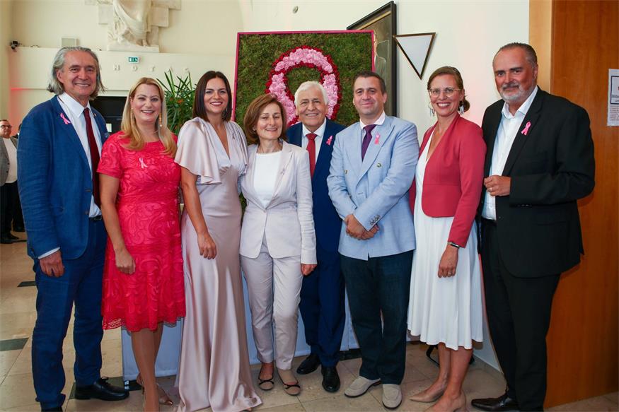 Matinee im Landhaus (v.l.): Orchester-Leiter und Rektor Gerhard Krammer, Landesrätin Daniela Winkler, Landtagspräsidentin Astrid Eisenkopf, ´Krebshilfe-Burgenland-Geschäftsführerin Andrea Konrath, die Experten Kurt Resetarits und Martin Pichler, Landeshauptmann-Stellvertreterin Anja Haider-Wallner, Landeshauptmann Hans Peter Doskozil.