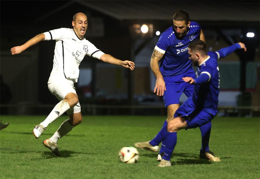 Matthias Lindner (l.) bleibt Spieler beim SC Katzelsdorf, übernimmt parallel aber auch die Sportchef-Funktion beim Mattersburger SV. 