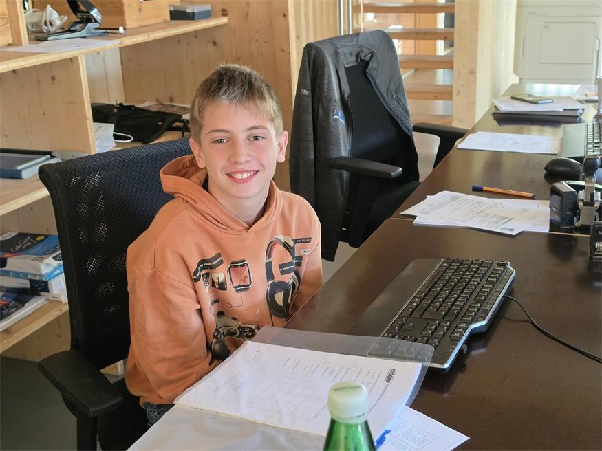 Matthias arbeitete am Computer.