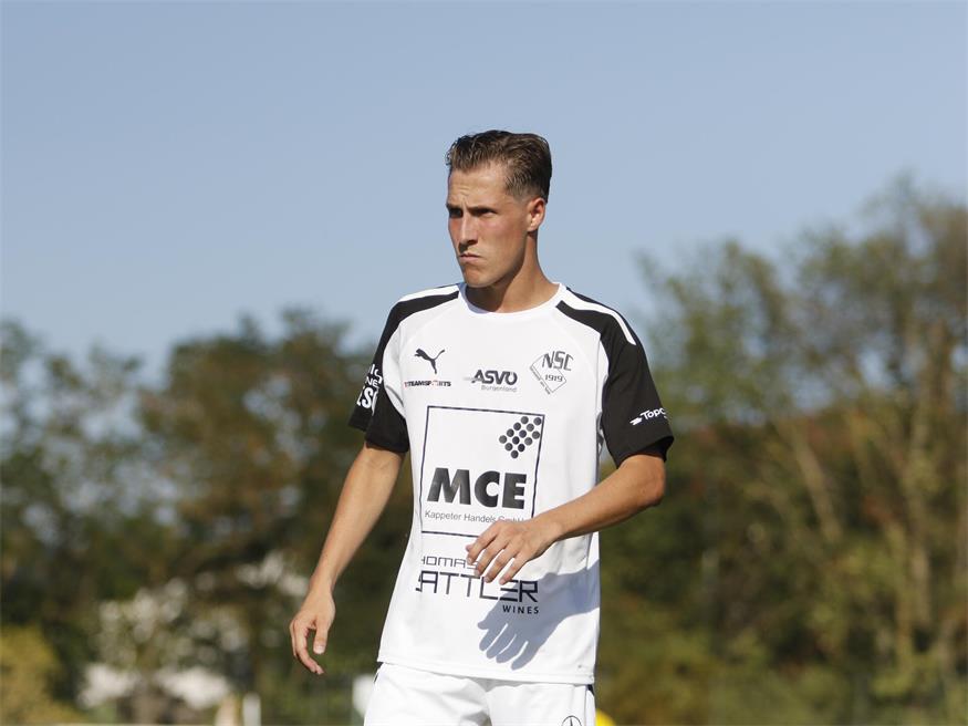 Maximilian Moro war in Stuben aufgrund einer Sperre nur Zuseher. Der Neusiedl am See Spieler sah ein 2:2 seiner Mannschaft. 