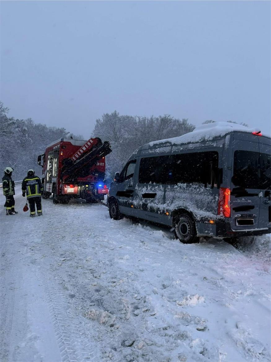 Mehrere Fahrzeuge mussten von der Feuerwehr Oberpullendorf geborgen werden.