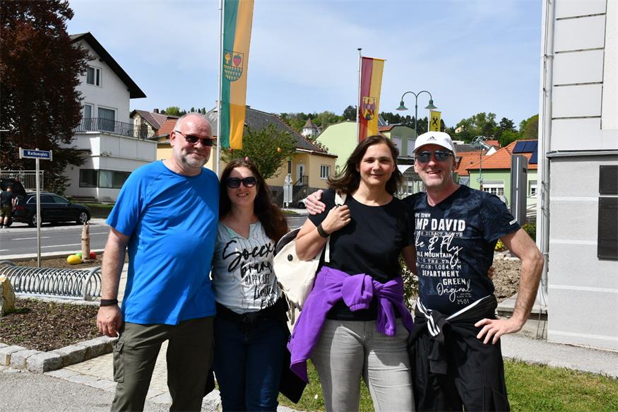 Osterwanderung in Wiesen lockt zahlreiche Teilnehmer