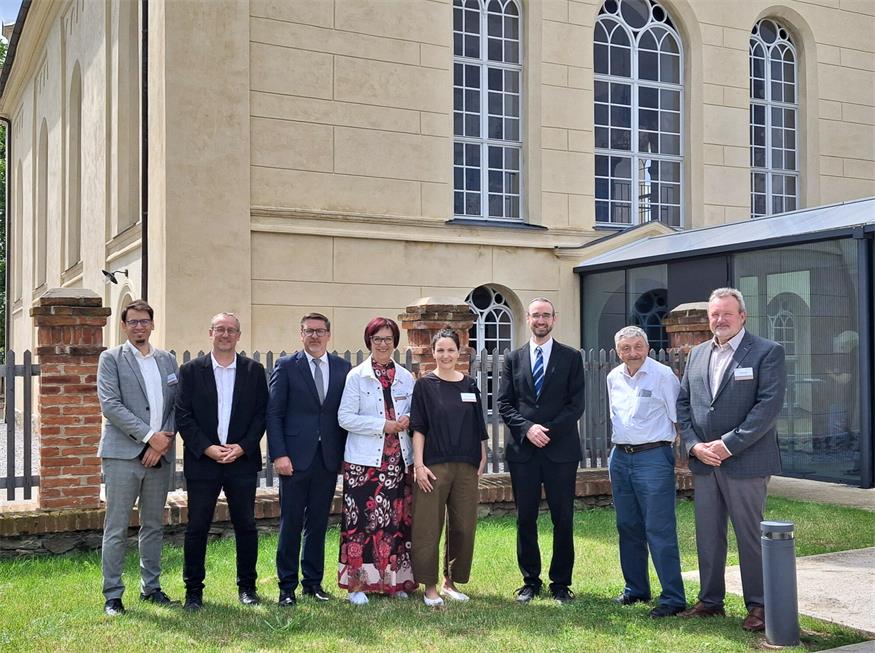 Michael Schreiber (Bgld. Forschungsgesellschaft), Dieter Szorger (KBB), LAbg. Jürgen Karall, Klaudia Fritz (KBB), Jamin Karnutsch (KBB), Oberrabbiner Jaron Engelmayer (IKG Wien), Präsident Nechemja Gang (Misrachi Österreich), Alfred Lang (Bgld. Forschungsgesellschaft)