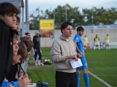 Michael Wally stand am Sonntag als Coach an der Seitenlinie, Brude Lukas glänzte als Spielertrainer am Feld.