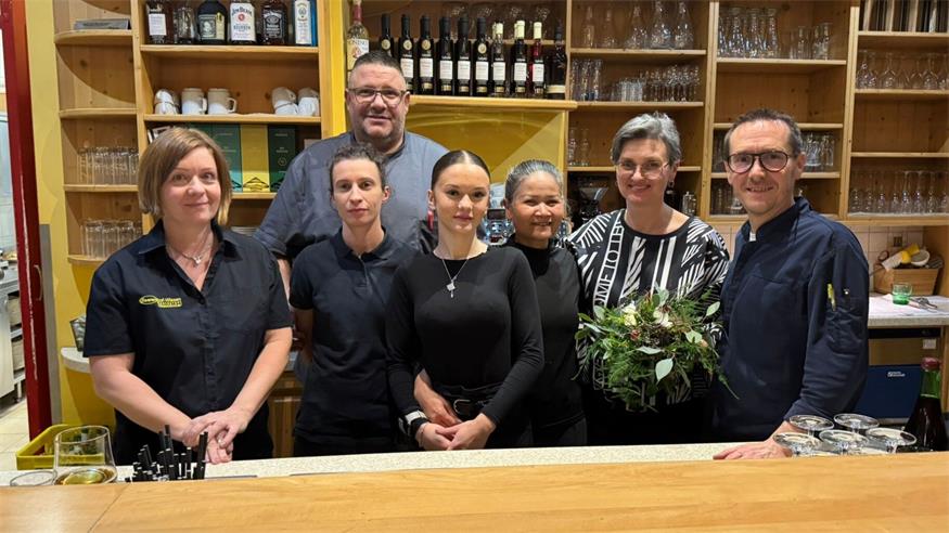 Michael und Anita Strobl mit ihrem Team Susi, Celine, Balazs, Zsuzsanna und Anita (v.r.).