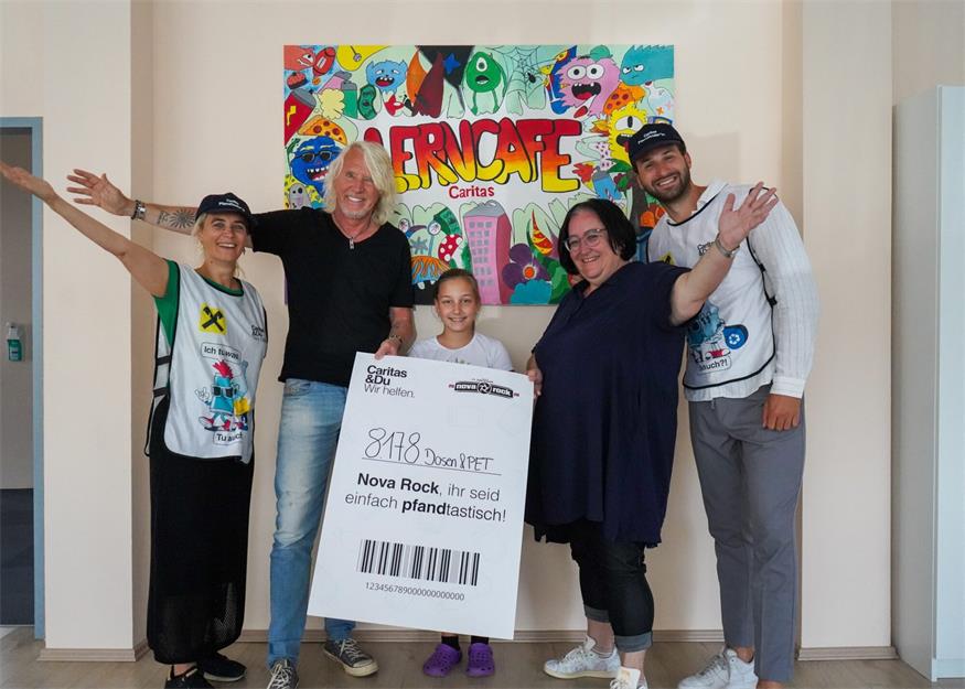 Michaela Sieger Leitung Kommunikation & Fundraising; Ewald Tatar Geschäftsführer Barracuda Holding GmbH; Schülerin aus dem Lerncafé Eisenstadt; Alexandra Kern Bereichsleitung Bildung & Engagement; Florian Rammesmayer Teamleitung Fundraising