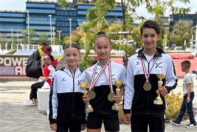 Mila Winter, Tiara Steindl und Keresztely Deodat Varga (v.l.) räumten bei den Budapest Open ab.