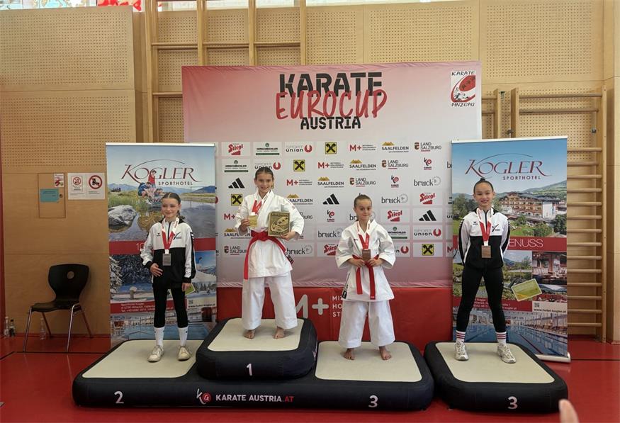 Mila Winter (links Platz 2) und Tiara Steindl (rechts Platz 3)