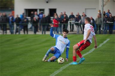 Milos Zivanov (l.) und Co. haben längst bewiesen, dass ihnen eine körperbetonte Spielweise in die Karten spielt.