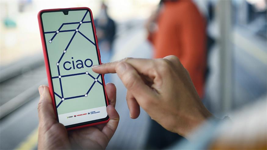 Mit "ciao" können Fahrgäste im gesamten VOR-Kernverbundgebiet ihre Öffi-Tickets (ausgenommen Anrufsammeltaxis), darunter ÖBB und WESTbahn-Verbindungen, mit einem Klick per Check-in/Check-out über das Smartphone erwerben