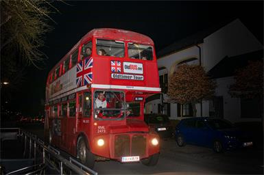 Mit dem englischen Doppeldecker-Bus von einem Live-Konzert zum nachsten: Das Hop On Hop Off Musikfestival in Podersdorf hat sich bereits etabliert und zieht immer mehr Gäste von außerhalb der Region in die Seegemeinde.