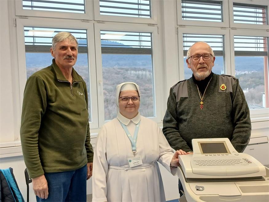 Mit der Lieferungen eines EKG Gerätes ins Franziskus Krankenhaus Budapest beendete der Templerorden seine Hilfsaktionen für 2025.
