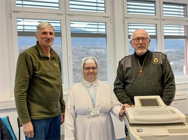 Mit der Lieferungen eines EKG Gerätes ins Franziskus Krankenhaus Budapest beendete der Templerorden seine Hilfsaktionen für 2025.
