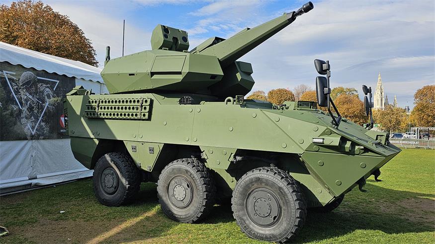 Mit diesen "Pandur"-Radpanzern soll die neue Fliegerabwehr des Militärkommandos Burgenland den Luftraum über Eisenstadt sichern.