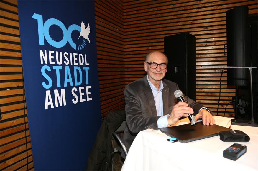 Mit einer großen Portion Leidenschaft vermittelte Sepp Gmasz die historischen Entwicklungen, die Neusiedl am See schließlich den Status einer Stadt einbrachten.
