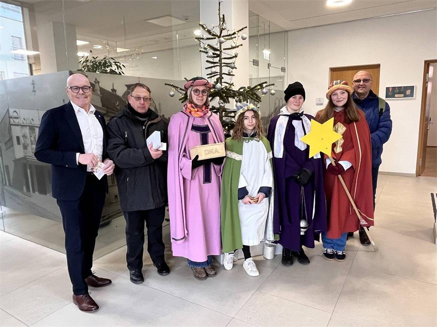 Mit ihrem Gesang und den Segenswünschen für das neue Jahr überbrachten die Sternsinger die Friedensbotschaft ins Rathaus in Oberwart und sammelten Spenden für Menschen in Armutsregionen.