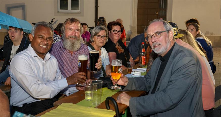 Grillparty vor der Haydnkirche