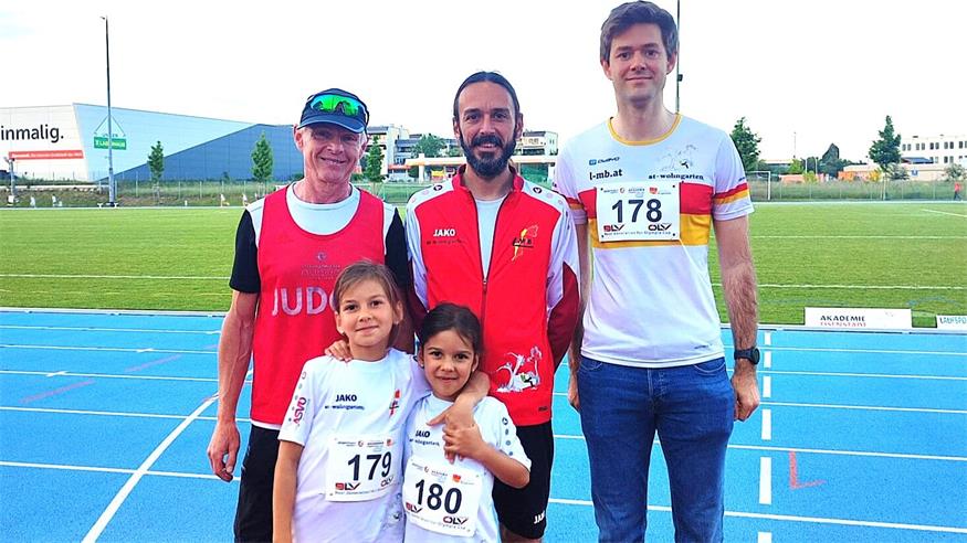 Mittelburgenlands Leichtathletik-Asse in Eisenstadt: Jamila und Samira Friedl (vorne); Stefan Johann Pendl, Dominik Friedl und Matthias Blecha (hinten, v.l.).