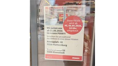 Mittels Plakat wird beim Eingang auf die temporäre Schließung hingewiesen.