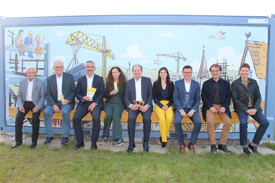 Mitwirkende der Ausstellung „Frauen am Bau“: Hans Kern, Gerhard Blaboll, Heinrich Dorner, Elke Ferderbar, Hans Godowitsch, Monika Ernst, Erich Trummer, Gert Polster und Lenz Mosbacher.