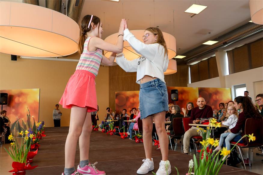 Fesche Models am Catwalk in Klingenbach