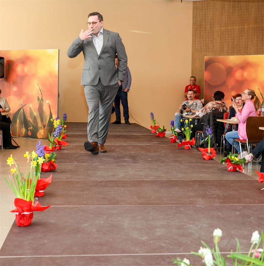 Fesche Models am Catwalk in Klingenbach
