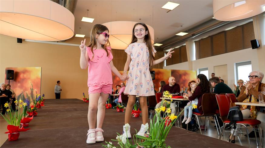Fesche Models am Catwalk in Klingenbach
