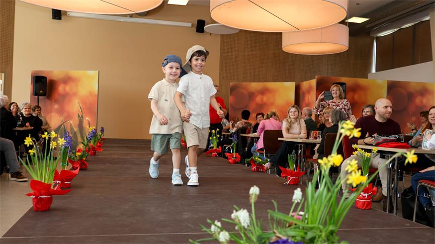 Fesche Models am Catwalk in Klingenbach
