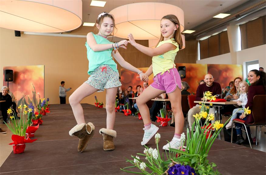 Fesche Models am Catwalk in Klingenbach