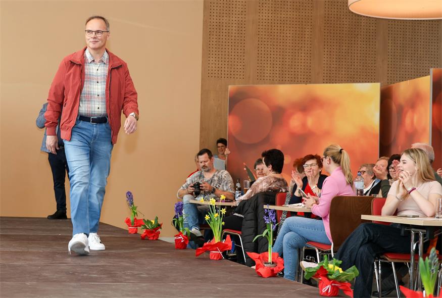 Fesche Models am Catwalk in Klingenbach